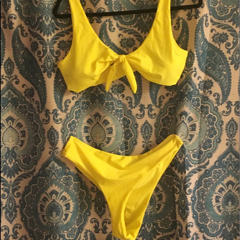 Mellow yellow bikini